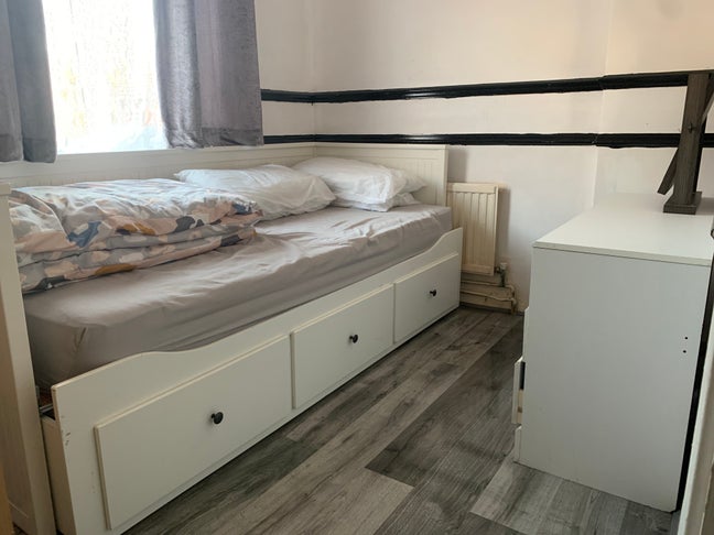Cosy Large Single Bedroom in a Two Bedroom House Main Photo