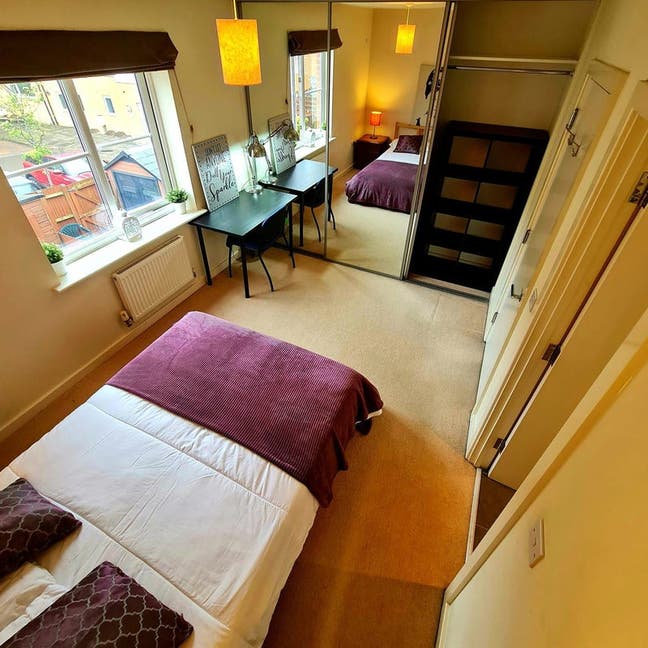 Lovely En-suite room Close to Green Park & M4 Main Photo