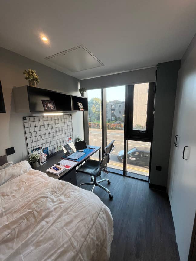 Modern Studio Apartment Main Photo