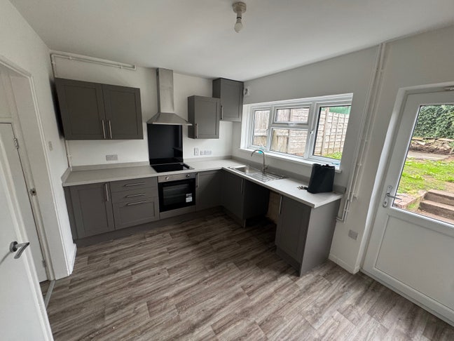Beautifully Refurbished Room to let Main Photo