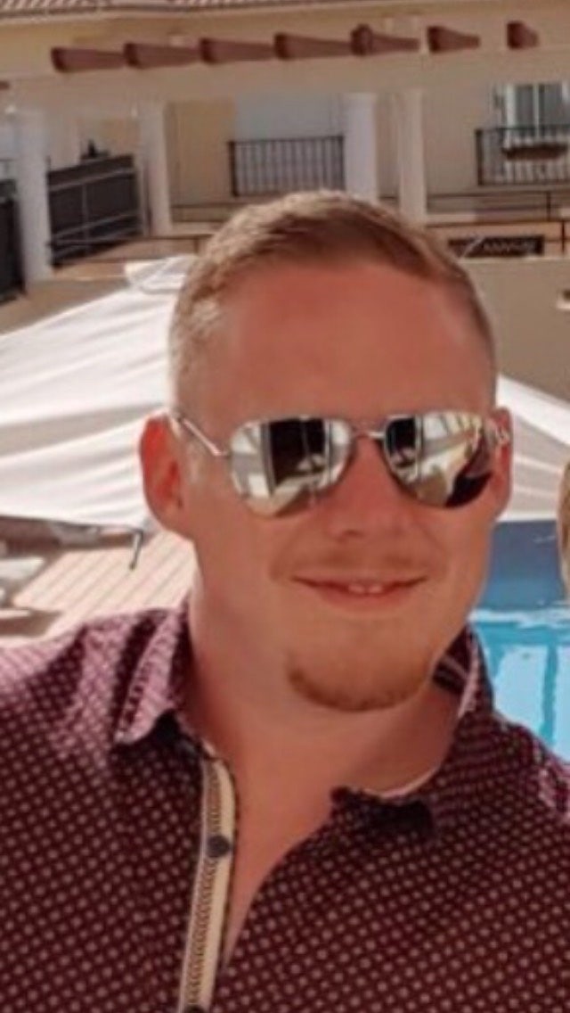 I am a professional male aged 39. I am lookin... Main Photo