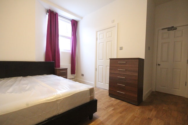 Spacious Double En-Suite Nr Westfield Main Photo