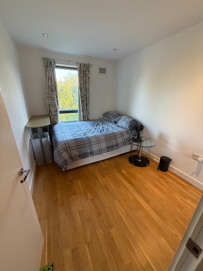 Furnished bedroom Clapham Common Main Photo