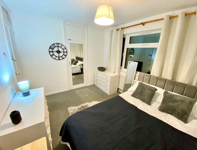 Double Room To Let near Burnham Station Main Photo