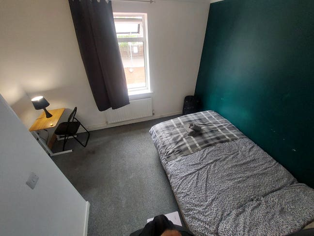 Spacious Double Room | 10 Mins to Uhcw/Citycentre Main Photo