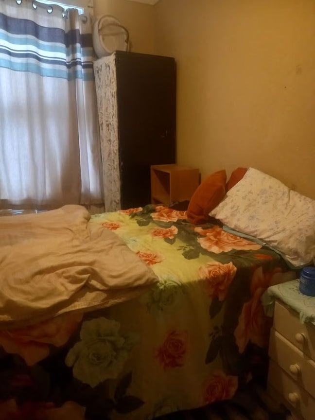 Single room , Double room available in E17 Main Photo