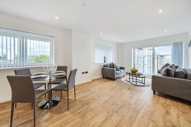 Room in a 2bedroom flat Main Photo