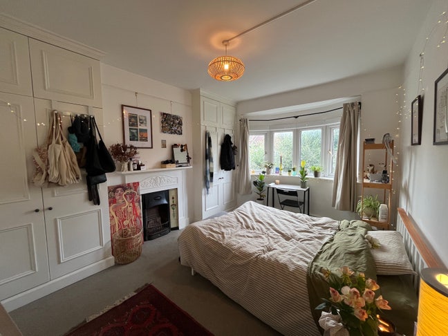 Massive Double Room in Social House Main Photo