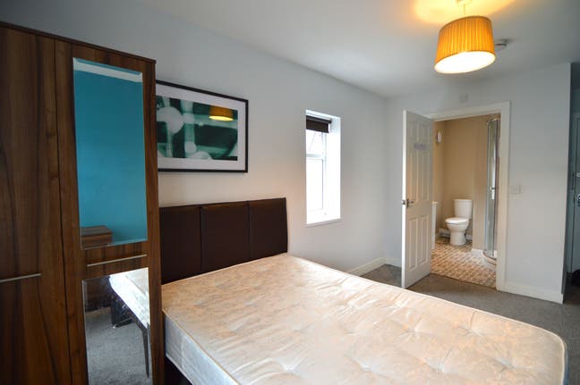 Newly Refurbished 5 Bedroom Shared House Grimsby Main Photo