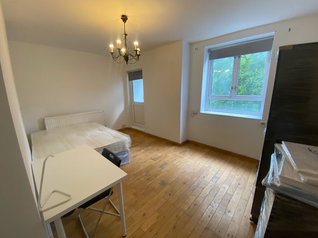 Double Room in Swiss Cottage Main Photo