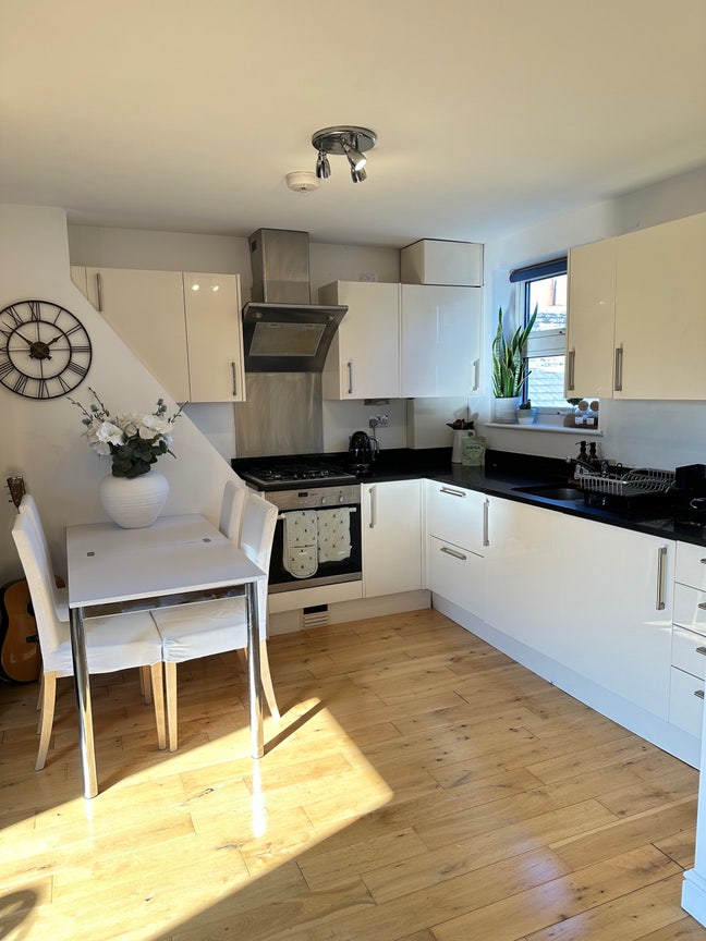 Beautiful 1 bedroom split-level flat Clapham North Main Photo