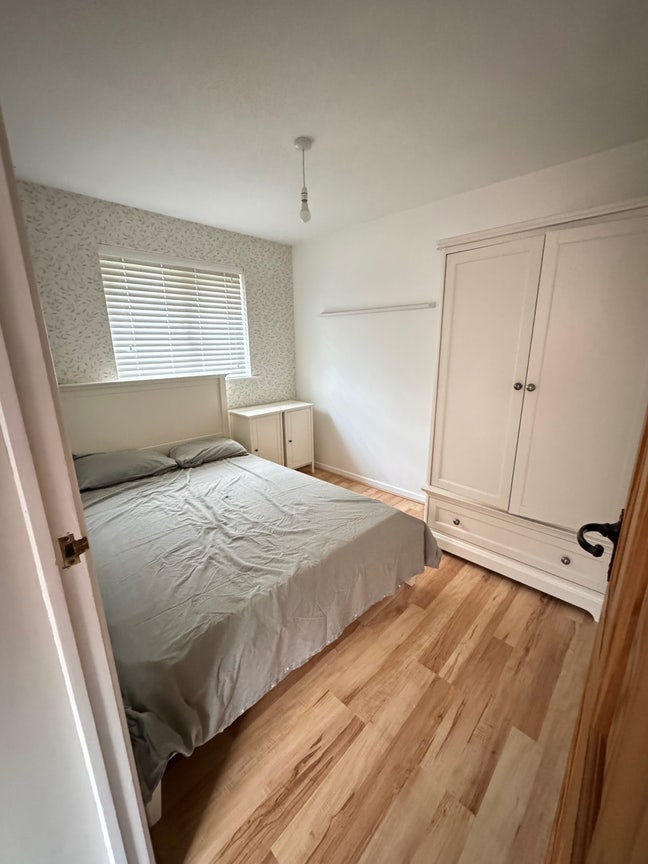 Bright & Spacious Double Room – Great Location! Main Photo