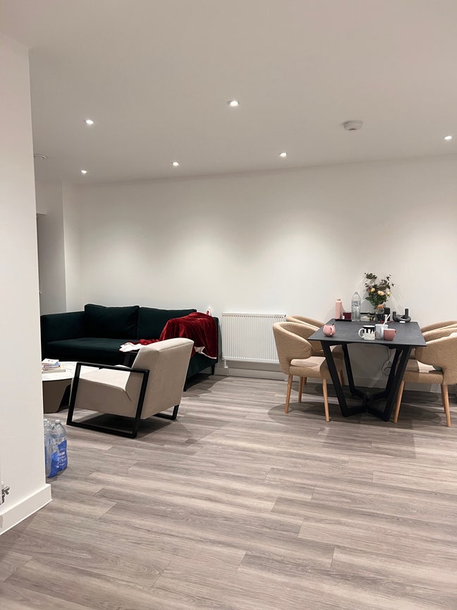 Double Room with Private Bathroom Available Main Photo