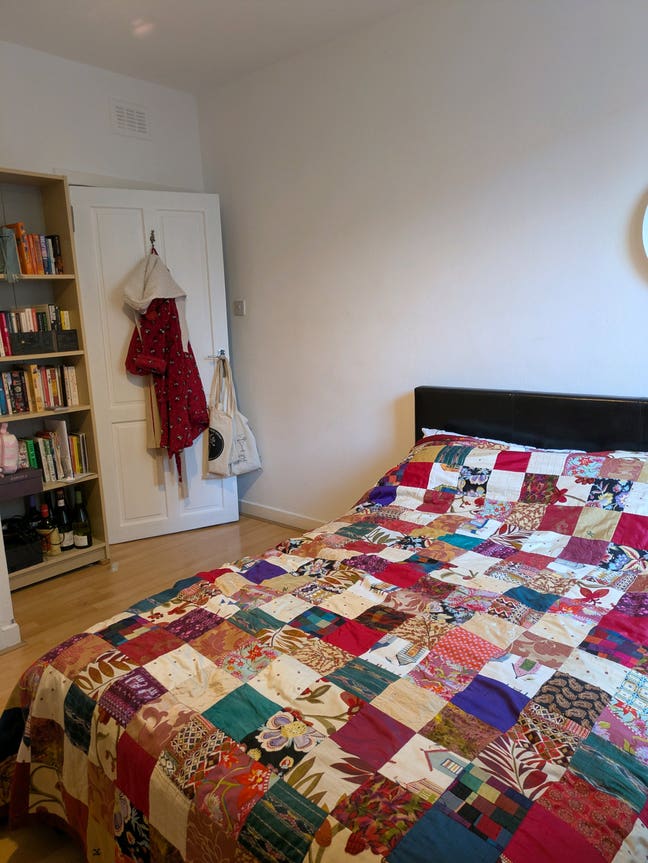 Spacious double room in Newington  Main Photo