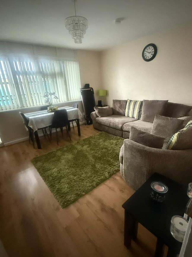 Double room available in E10 Main Photo