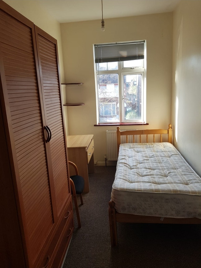 1 Single room in Leyton   Main Photo
