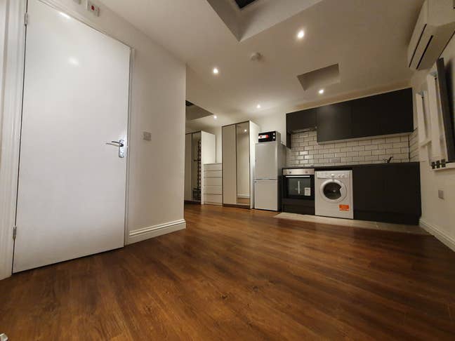 Brand New Large Studio Main Photo
