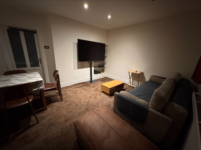 Spacious Master Room Main Photo