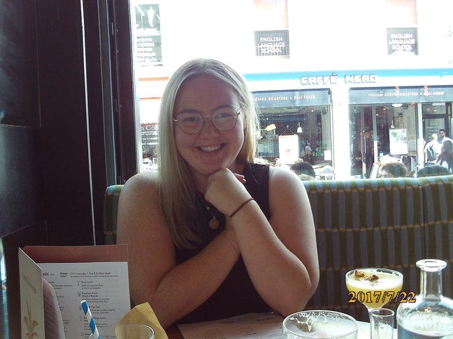 I am a 28 year old professional working full ... Main Photo