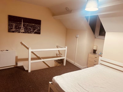 1 Double Room Available for Single or Couples  Main Photo