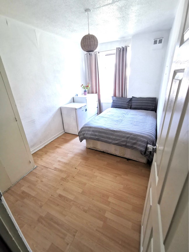 Spacious Single in Tulse Hill- Bills Incl. Main Photo