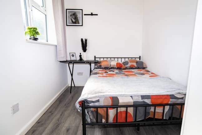 “Your own en-suite, easy living — minutes from uni Main Photo