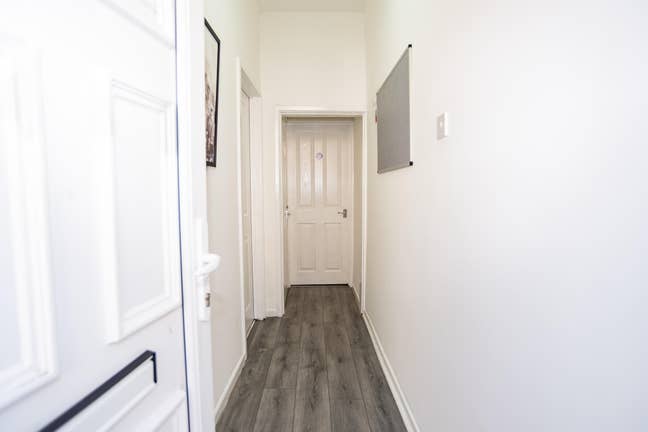 “Your own en-suite, easy living — minutes from uni Main Photo