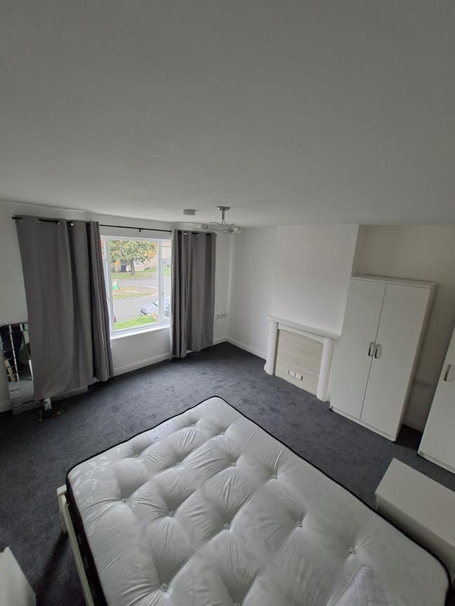 Room in shared house  Main Photo