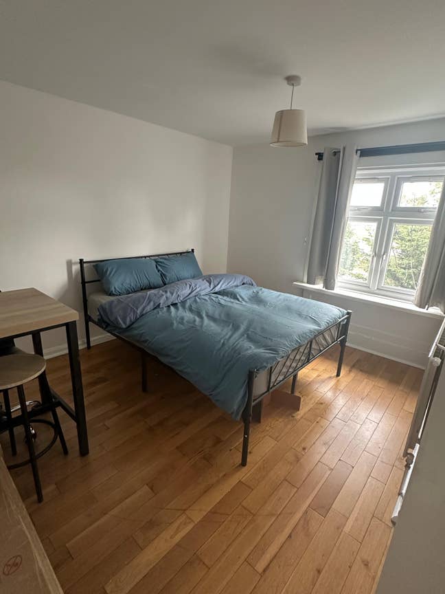 Bright 2-Bedroom Flat in Gravesend (DA11 9NB) Main Photo