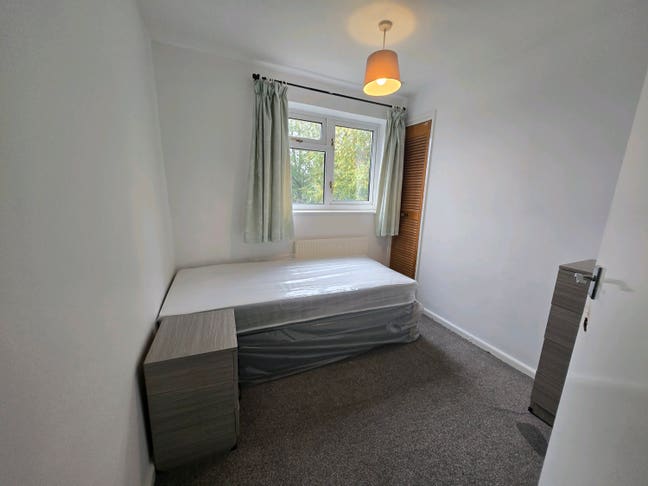 Lovely single room including all bills  Main Photo