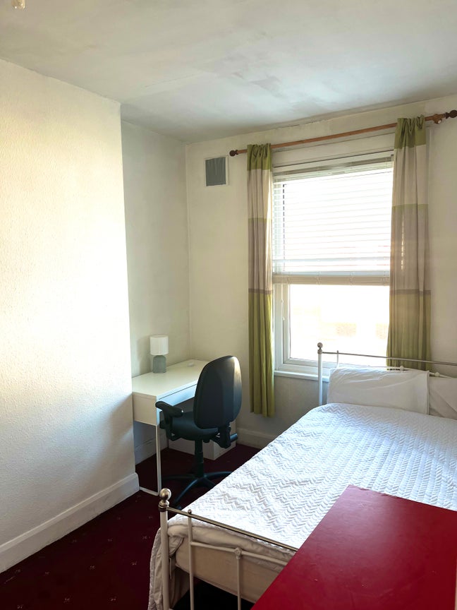 Room available in hackney  Main Photo