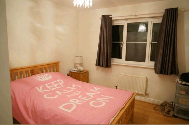 Double bedroom + off street parking  Mon to Fri Main Photo