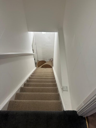 Brand new room with new bathroom top floor Main Photo