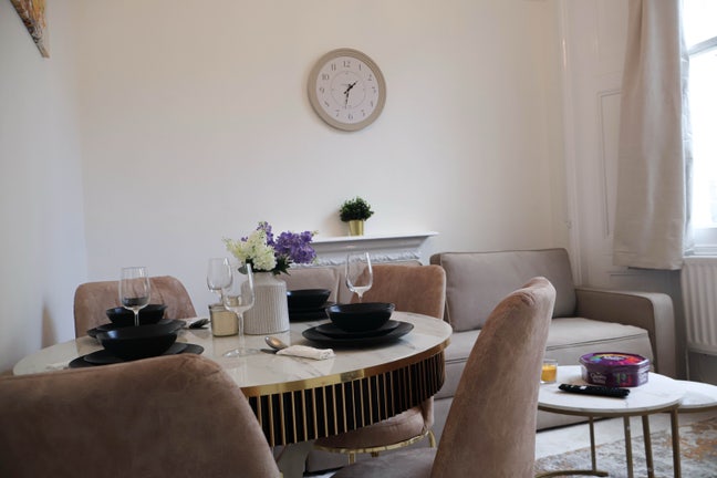 ✨Luxury 2-bed Chelsea Flat  Main Photo