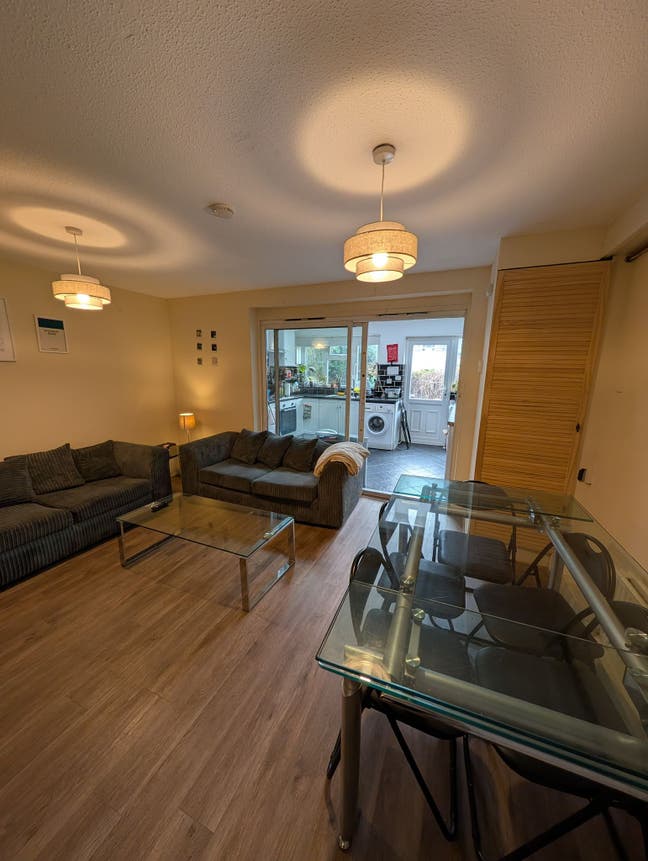 Double bedroom in social 6-bed house! Main Photo