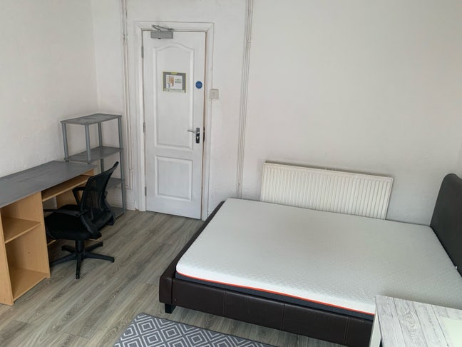 Double Room (1 Person) 2 Mins to College Main Photo