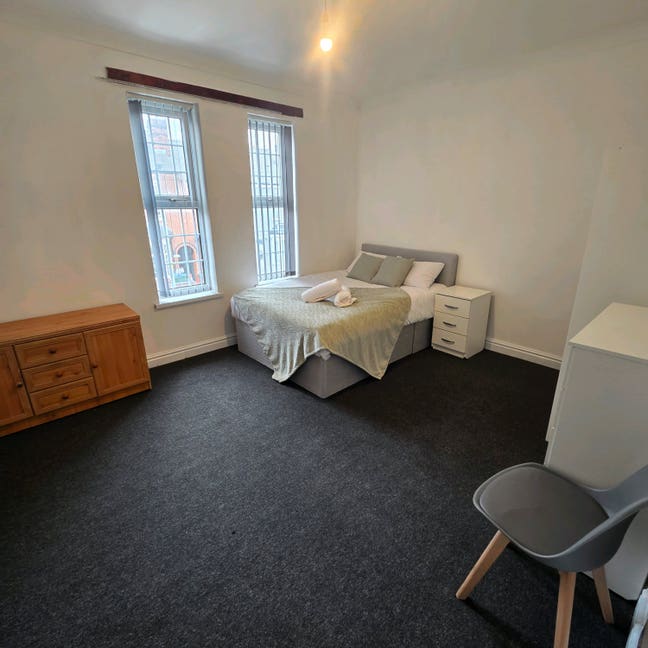 Extra Large Double Room Near Cape Hill Main Photo