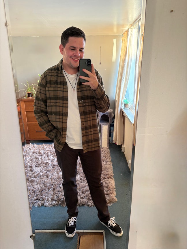 Professional looking for a room/flat.  Main Photo