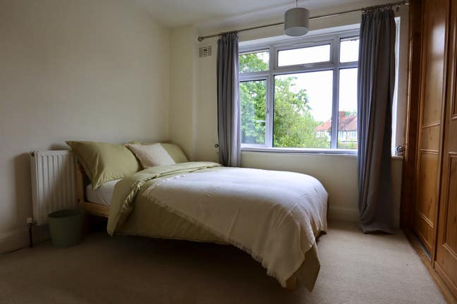 Room to Rent on Peaceful Road near Greenery Main Photo