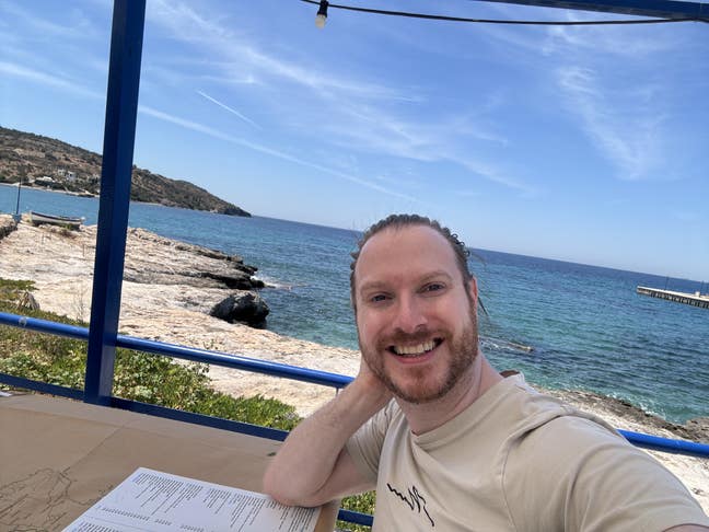 37yo disabled graduate, self-employed, non-smoker Main Photo