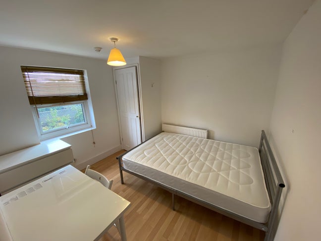 Single Ensuite 10 Mins from Cirle Line in W12 Main Photo