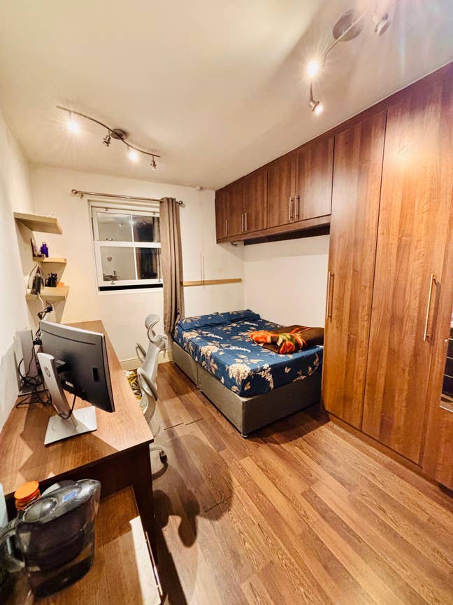 Double Room(Short let) £1000/m (Bills Included)  Main Photo