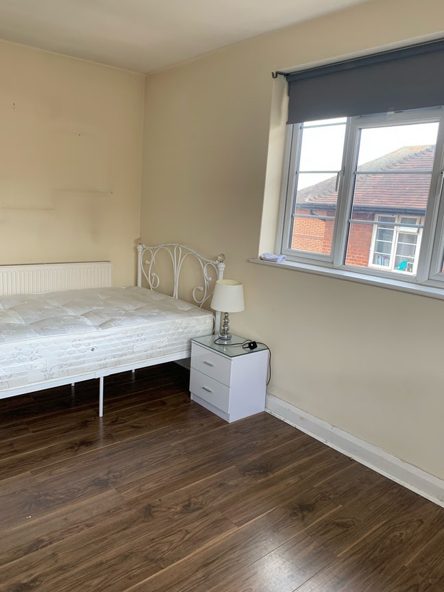 Rooms available to let in female house  Main Photo
