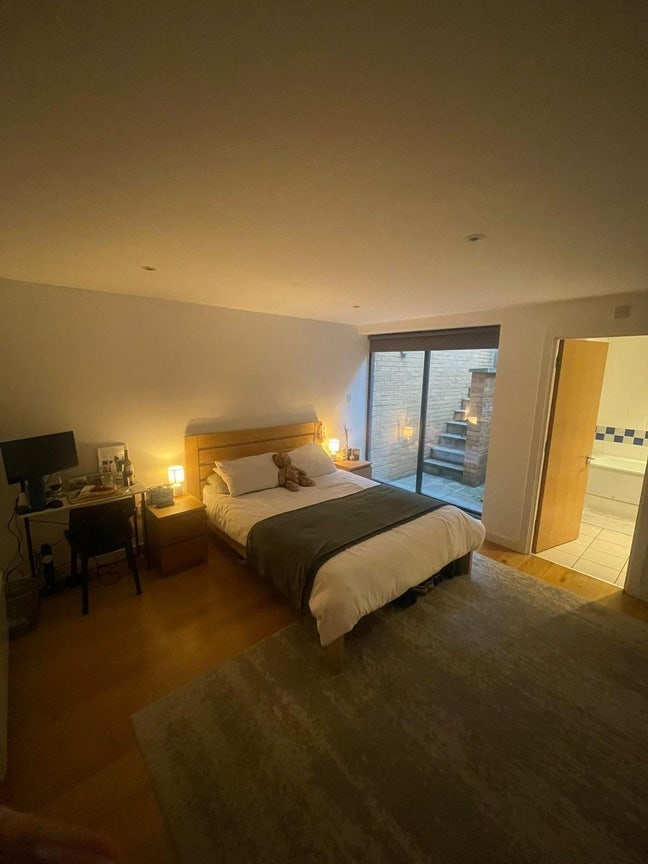 Double room with en-suite for a couple - Clapham Main Photo