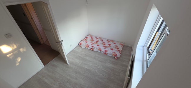 Newly renovated double room - will furnish Main Photo