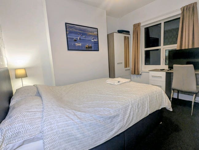 The Crystal Palace Hotel- Modern Town Centre Rooms Main Photo
