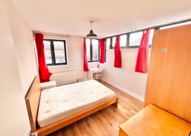 Beautiful Room By Park - 5min to Tube & Stores! Main Photo