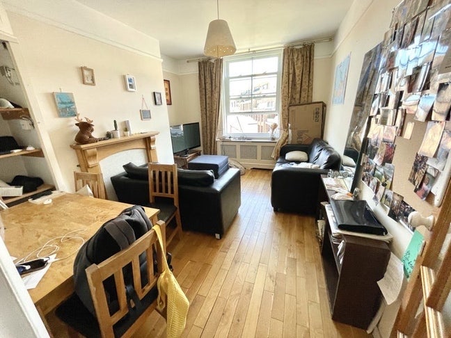Large double bedroom in zone 1 Southbank Main Photo