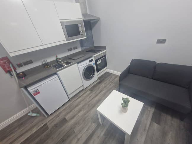 🏡Modern Furnished Studio Flat With Bills Included Main Photo