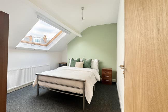 Exquisite House Share in Prime Location Main Photo